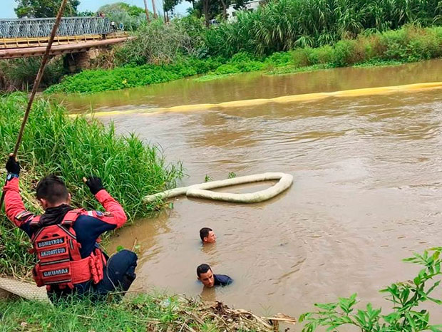 Bomberos-buscan-a-nino-de-12-anos