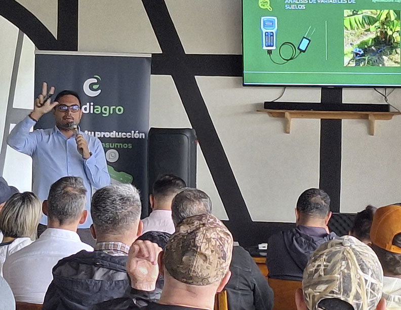 Saúl Elías López, presidente de la Sociedad de Ingenieros Agrónomos expone los avances tecnológicos en el campo agrícola (Cortesía)