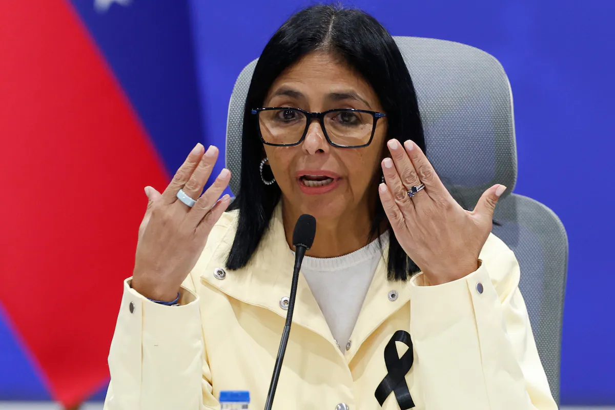 Delcy Rodríguez exige a Aldama que se retracte sobre que ella entregó un sobre de la petrolera venezolana destinado a financiar al PSOE