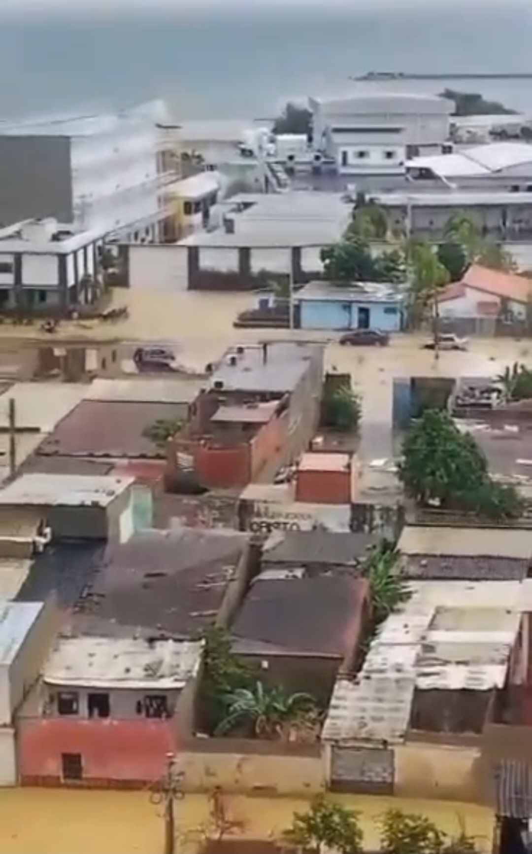 Fuertes lluvias provocan emergencias y severas anegaciones en diversos sectores de Cumaná