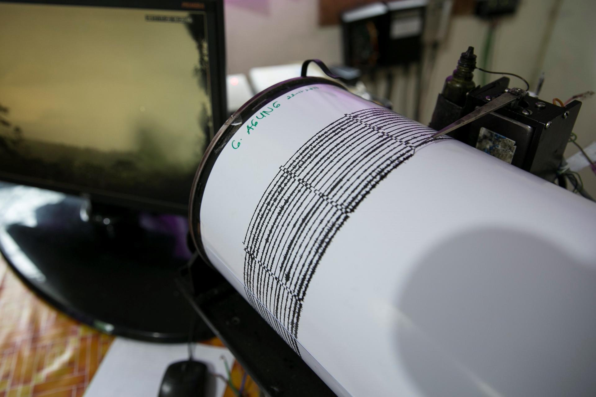 Terremoto de magnitud 7,7 sacudió las costas de Indonesia