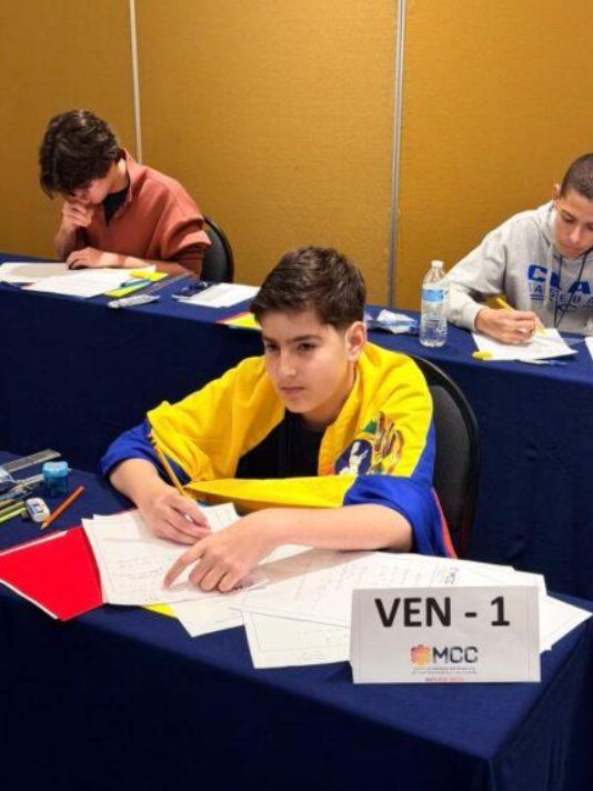 Adolescente venezolano ganó medalla de oro en Olimpiada de Matemáticas con puntaje casi perfecto
