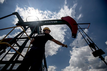 El petróleo volvió a cerrar por encima de los USD 100 tras otra escalada militar entre Irán y Estados Unidos